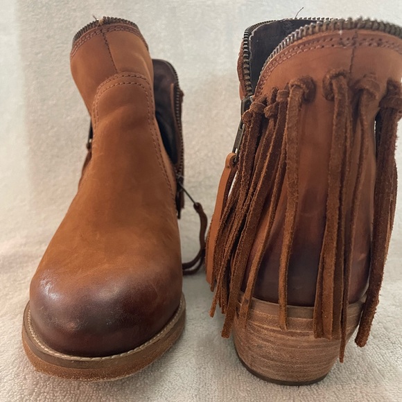 Tan faux suede short boots - Picture 1 of 2